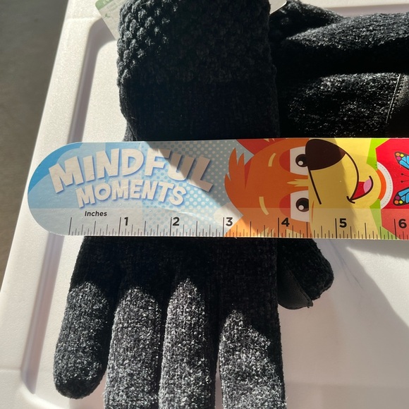 NEW- Isotoner 1 size Smart touch gloves - Picture 5 of 6